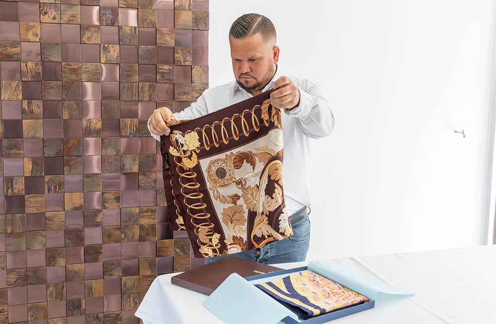 Vêtements de marque — haute couture, fourrure et cuir